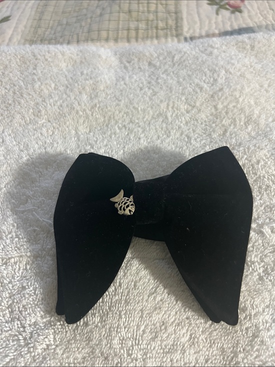 Tytus Other - Tytus Elegant Bow tie Black Velvet with Silver fish emerald Accent